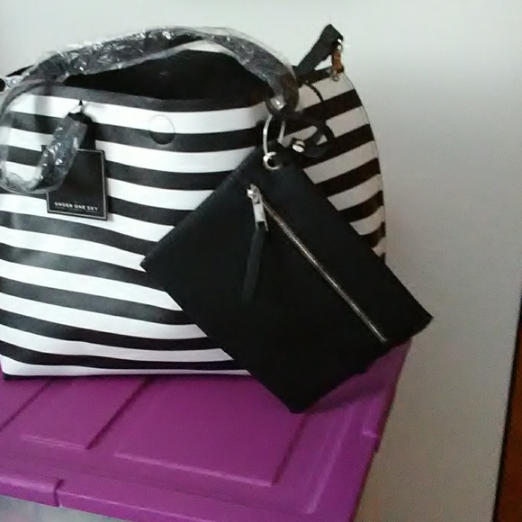 New Under One Sky tote - Picture 2 of 3